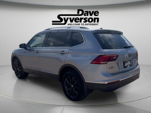 Used 2022 Volkswagen Tiguan SE AWD/4WD image 3
