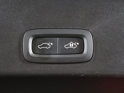 Used 2023 Volvo XC40 B5 Plus w/ Protection Package Premier image 21