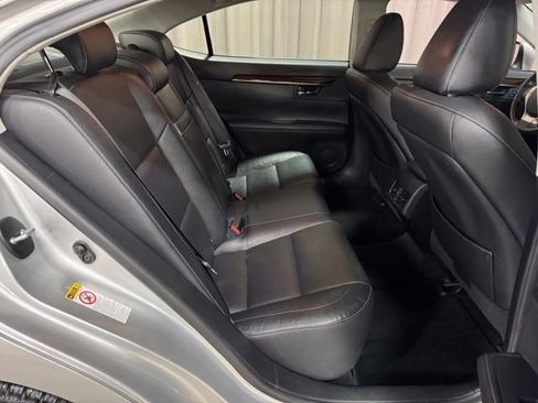Used 2014 Lexus ES 350 w/ Luxury Package FWD image 12