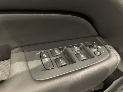 Used 2025 Volvo XC60 B5 Plus image 16