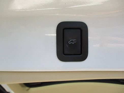 Used 2017 Toyota Highlander XLE FWD image 27