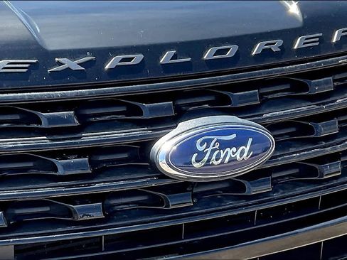 Used 2017 Ford Explorer Sport image 29