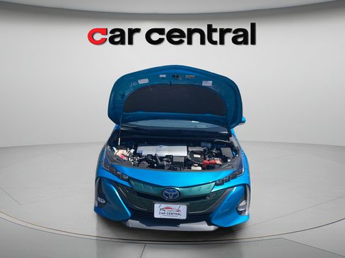 Used 2017 Toyota Prius Prime Advanced FWD image 9
