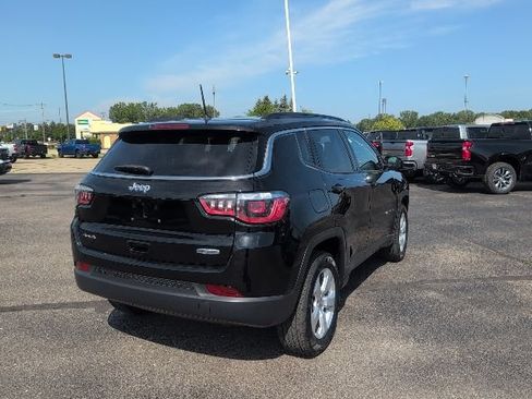 Used 2018 Jeep Compass Latitude w/ Cold Weather Group AWD/4WD image 7