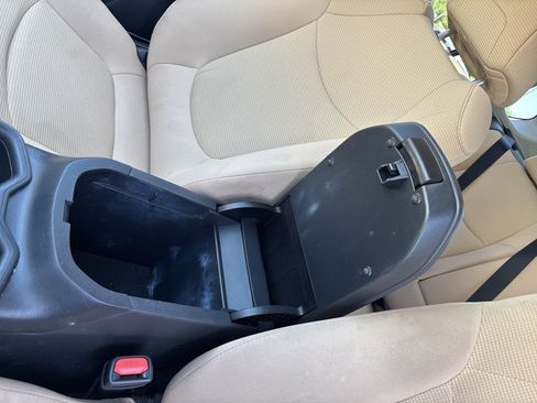 Used 2022 Toyota RAV4 LE AWD/4WD image 26