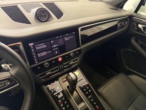 Certified 2023 Porsche Macan AWD/4WD image 18