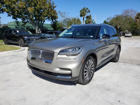 Used 2023 Lincoln Aviator 2WD w/ Premium Package image 2