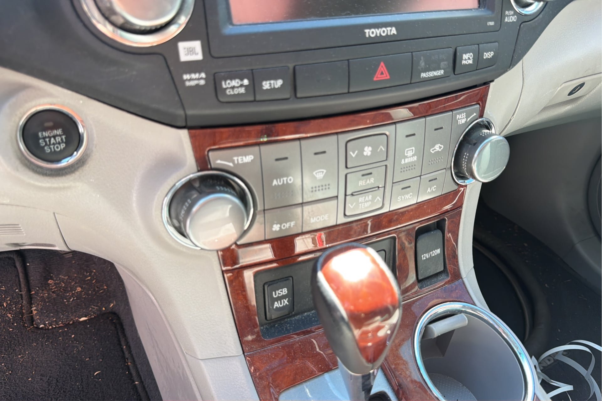 Used 2012 Toyota Highlander Limited w/ Tow Pkg FWD image 24