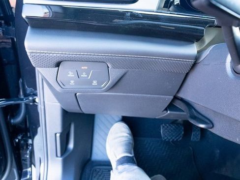 New 2026 Volkswagen Atlas Cross Sport SE image 18