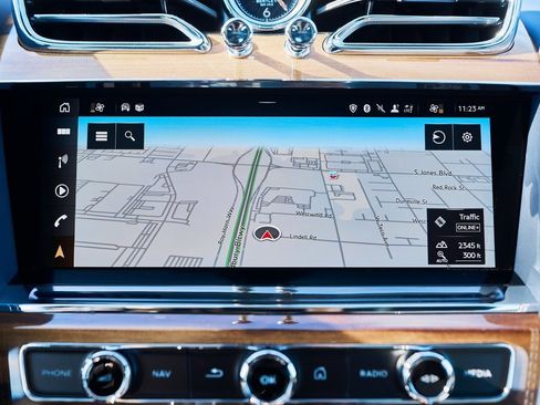 Used 2021 Bentley Bentayga image 70