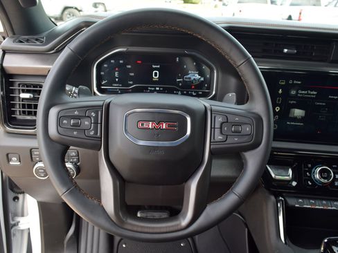 Used 2025 GMC Sierra 1500 AT4 w/ AT4 Premium Package AWD/4WD image 6