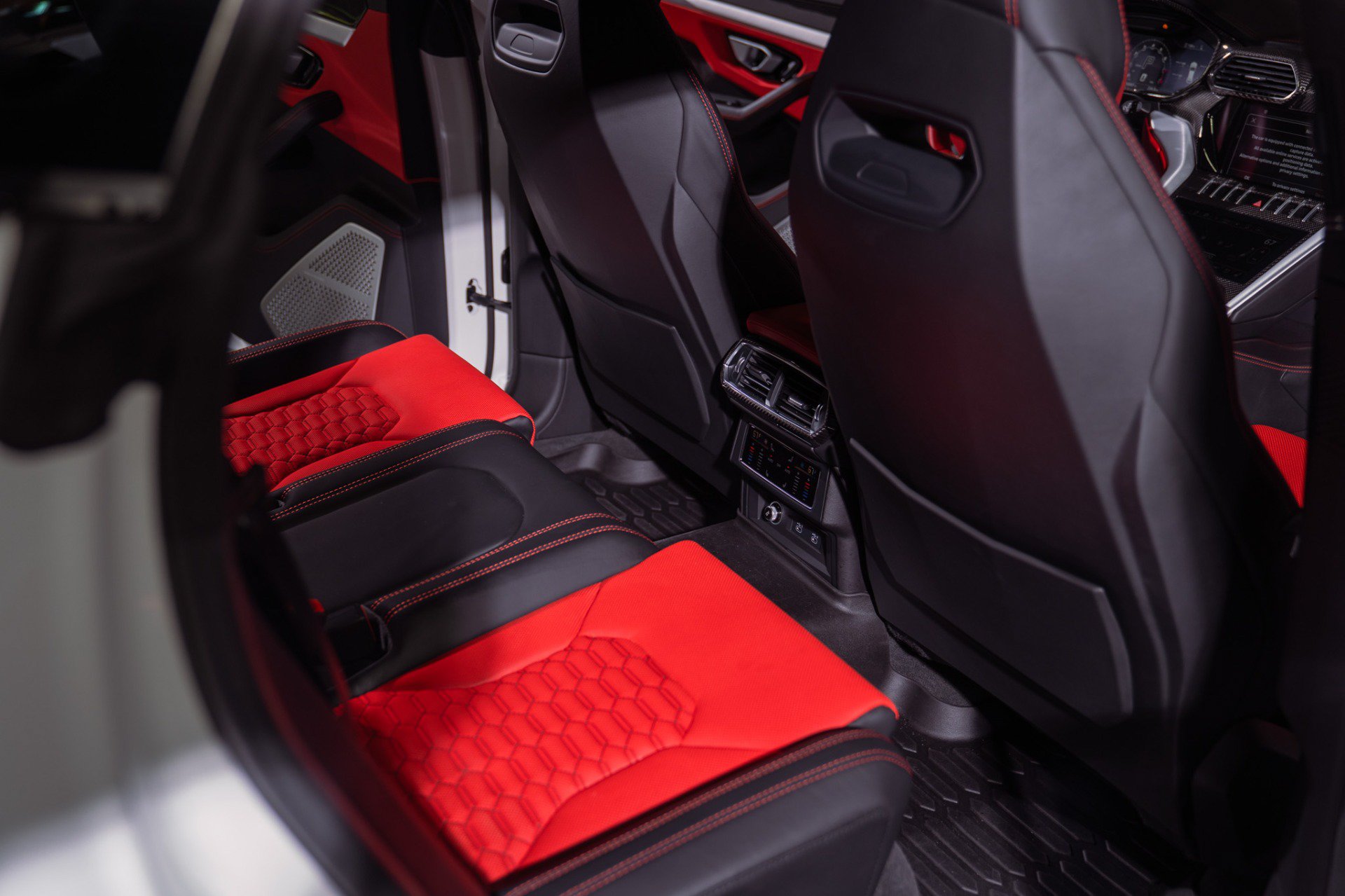 Used 2022 Lamborghini Urus AWD/4WD image 52