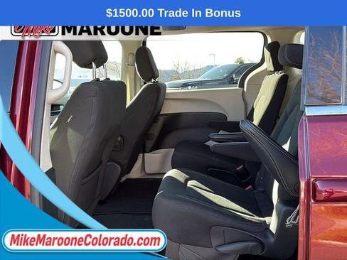 Used 2023 Chrysler Voyager LX FWD image 13