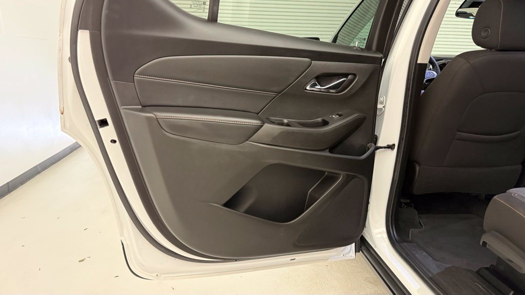 Used 2021 Chevrolet Traverse LT FWD image 27