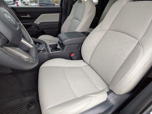 Used 2024 Toyota Tacoma TRD Sport image 13