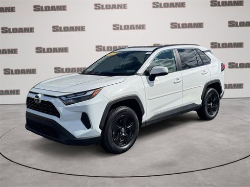 Used 2022 Toyota RAV4 XLE w/ Convenience Package image 1