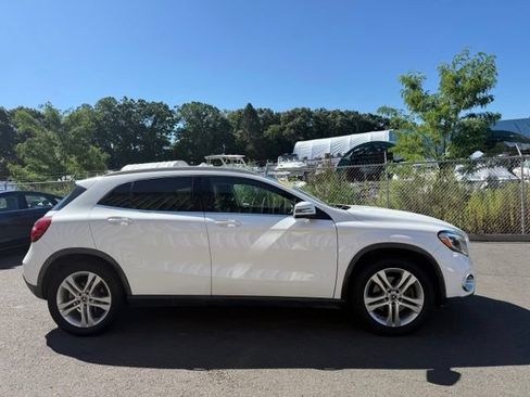 Used 2020 Mercedes-Benz GLA 250 4MATIC w/ Premium Package image 6