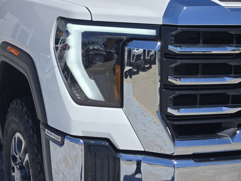 Used 2024 GMC Sierra 3500 SLE w/ SLE Convenience Package AWD/4WD image 11