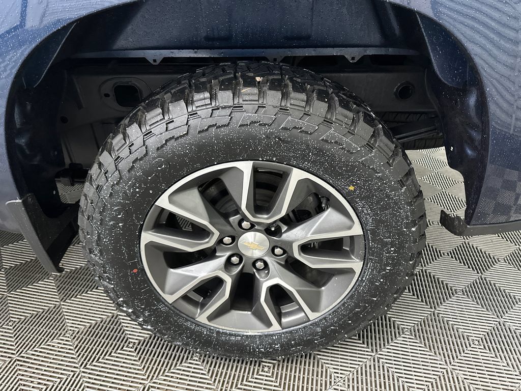 Used 2022 Chevrolet Silverado 1500 LT AWD/4WD image 20