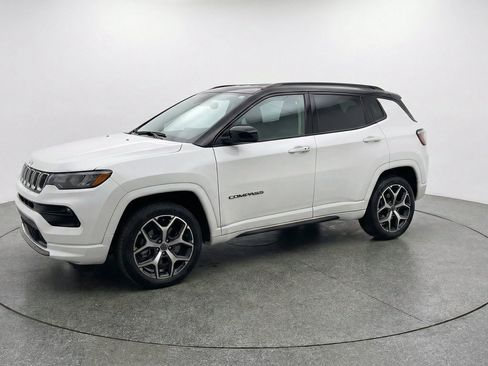 Used 2025 Jeep Compass Limited AWD/4WD image 3