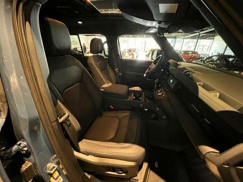 Used 2023 Land Rover Defender 110 X-Dynamic SE image 16