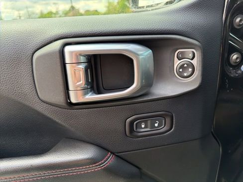 Used 2018 Jeep Wrangler Unlimited Rubicon AWD/4WD image 12