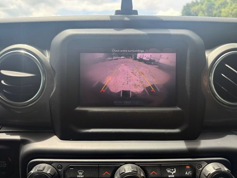 Used 2019 Jeep Wrangler Unlimited Sahara AWD/4WD image 32