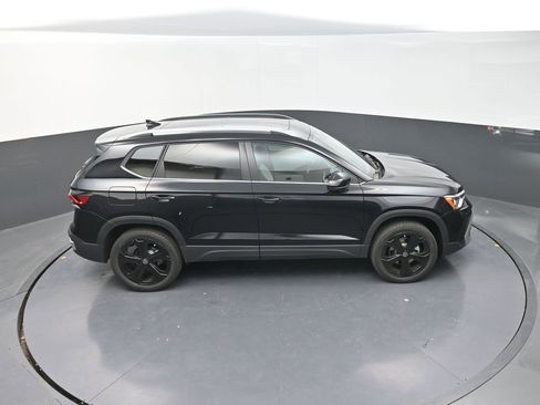 New 2025 Volkswagen Taos SEL image 18