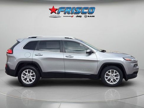 Used 2016 Jeep Cherokee Latitude FWD image 8