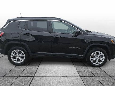 Used 2024 Jeep Compass Latitude AWD/4WD image 4