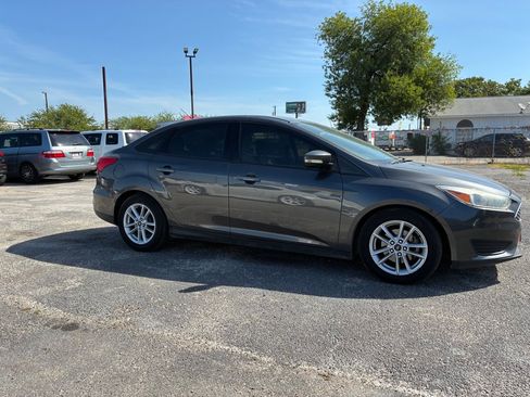 Used 2015 Ford Focus Titanium FWD image 4