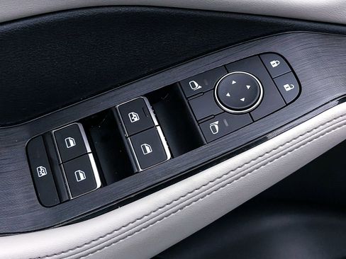 Used 2023 Nissan Rogue SL w/ SL Premium Package image 18