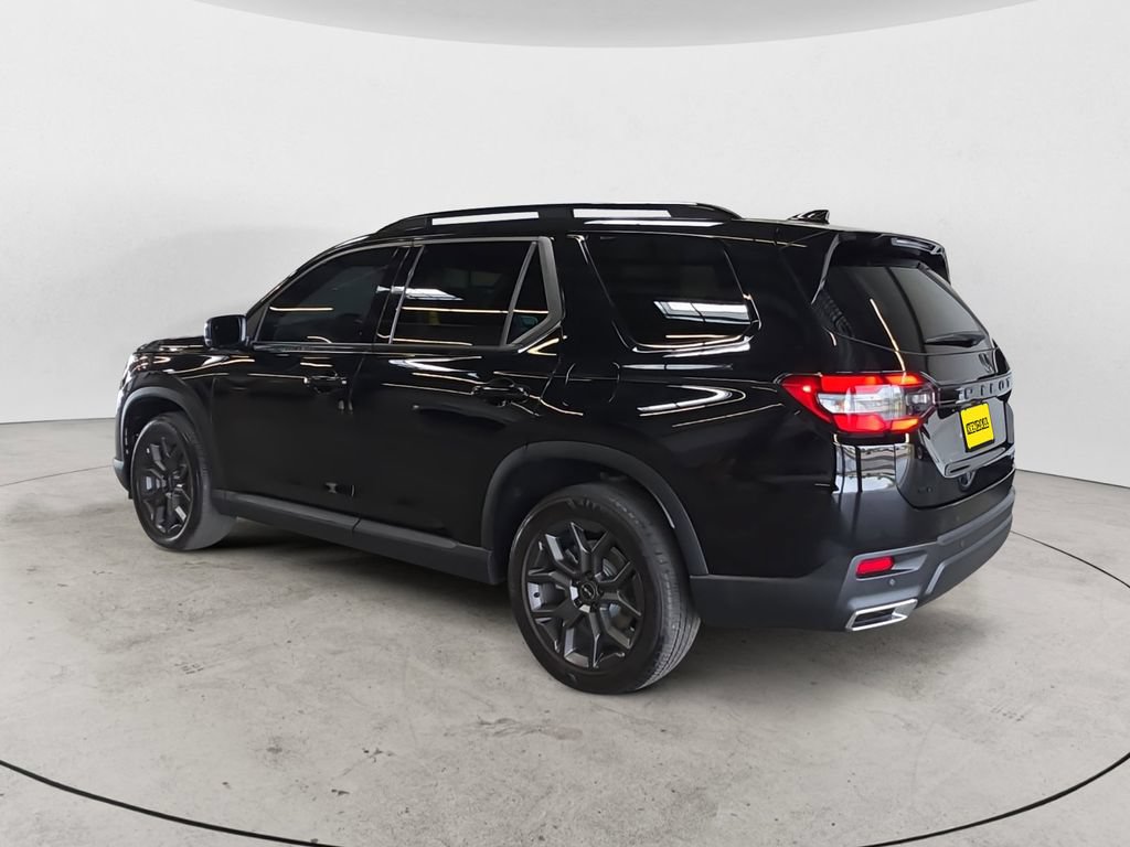 Used 2025 Honda Pilot Black Edition image 7