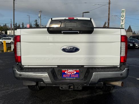 Used 2019 Ford F350 Lariat w/ Camper Package image 6