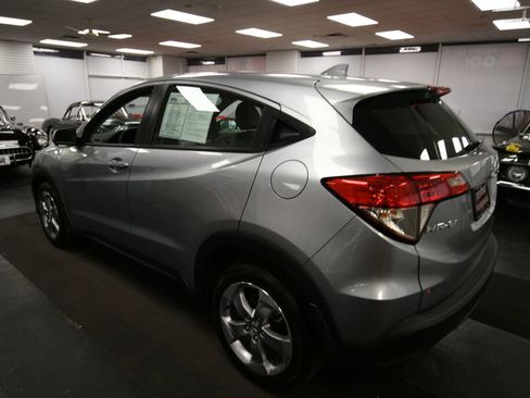 Used 2021 Honda HR-V LX image 6