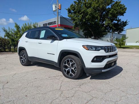 Used 2025 Jeep Compass Limited AWD/4WD image 2