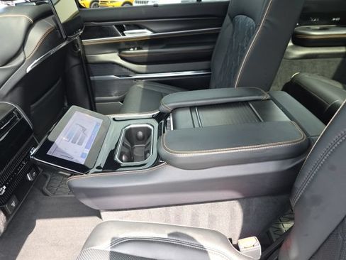 Used 2025 Jeep Grand Wagoneer Series III w/ Rear Seat Video Group 1 AWD/4WD image 31