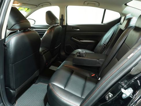 Used 2024 Nissan Altima 2.5 SR FWD image 12