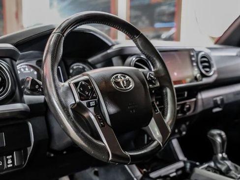 Used 2022 Toyota Tacoma TRD Off-Road image 15