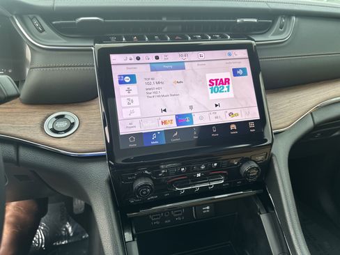 Used 2024 Jeep Grand Cherokee Summit image 34