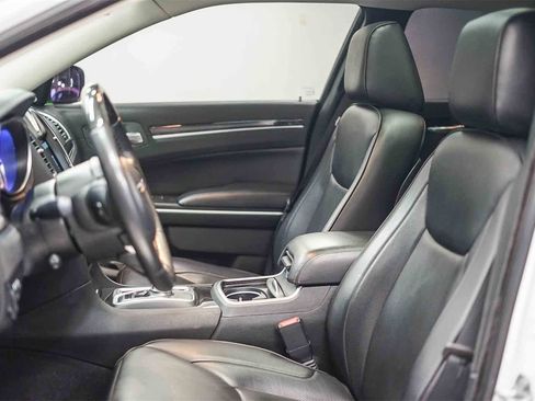 Used 2019 Chrysler 300 Limited image 18