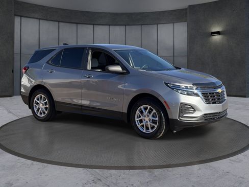 Certified 2024 Chevrolet Equinox LS FWD image 8