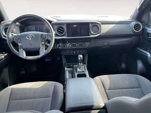 Used 2019 Toyota Tacoma TRD Off-Road AWD/4WD image 10