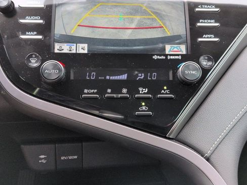 Used 2019 Toyota Camry XSE FWD image 18