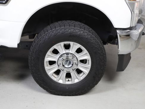 Used 2022 Ford F250 XLT w/ FX4 Off-Road Package AWD/4WD image 6