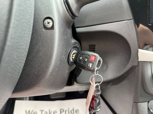 Used 2015 Toyota Corolla LE FWD image 6