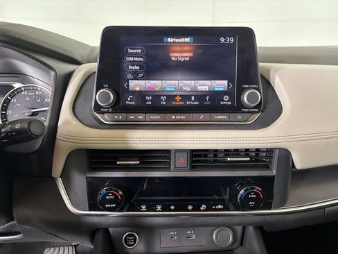 Used 2023 Nissan Rogue SV AWD/4WD image 17