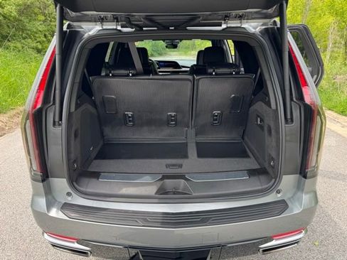 Used 2023 Cadillac Escalade Premium Luxury AWD/4WD image 8