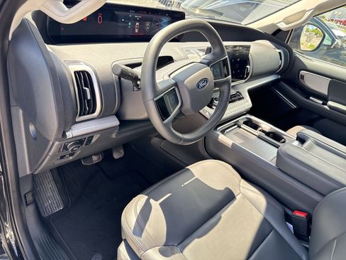 Used 2025 Ford Expedition Active AWD/4WD image 16