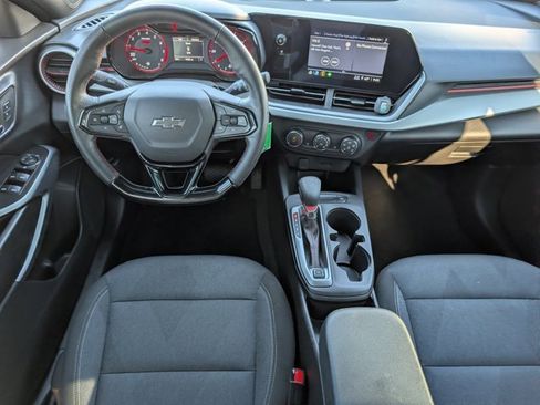 Used 2025 Chevrolet Trax RS w/ Sunroof Package image 6